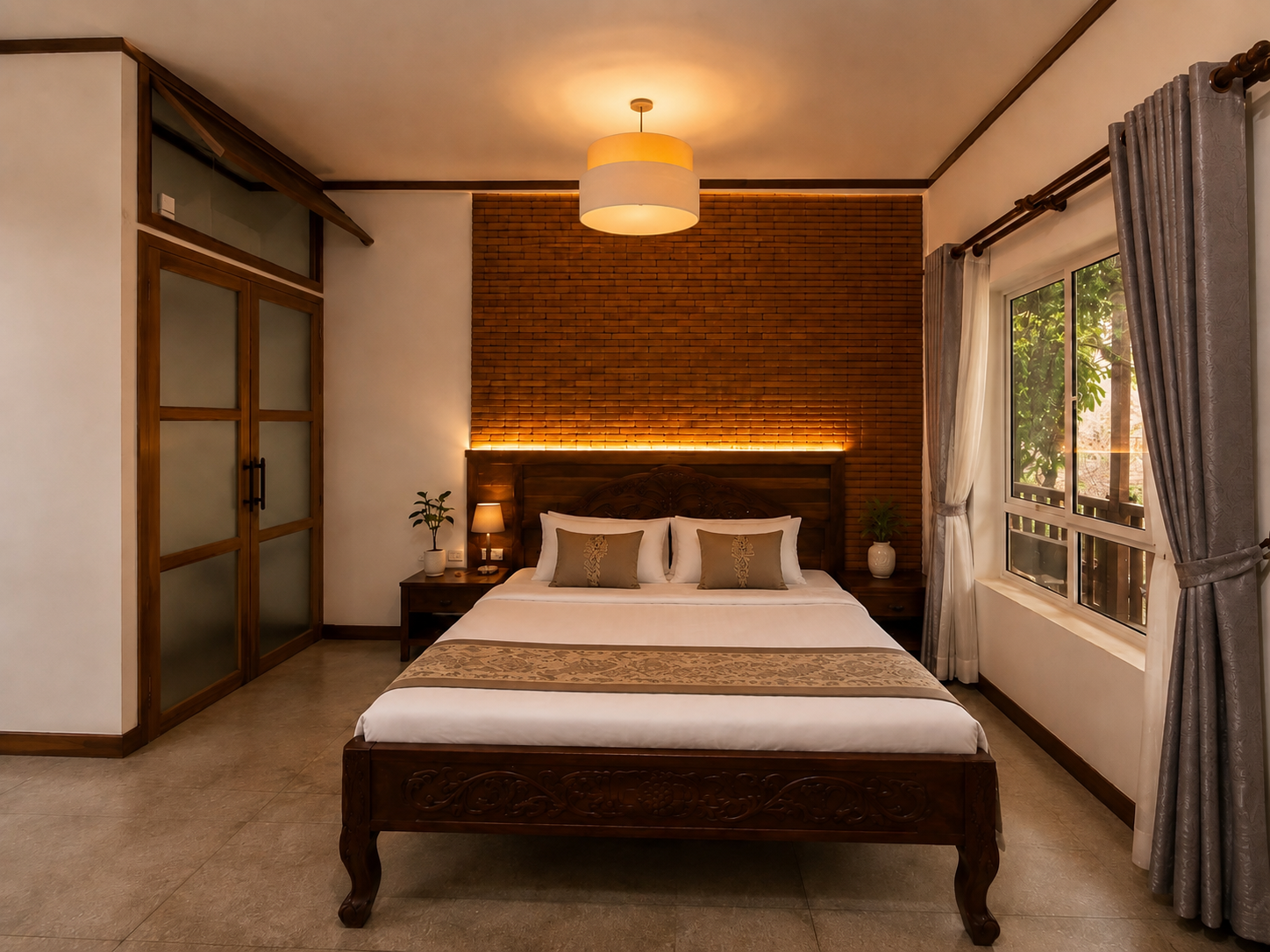 Courtyard Room — main view
